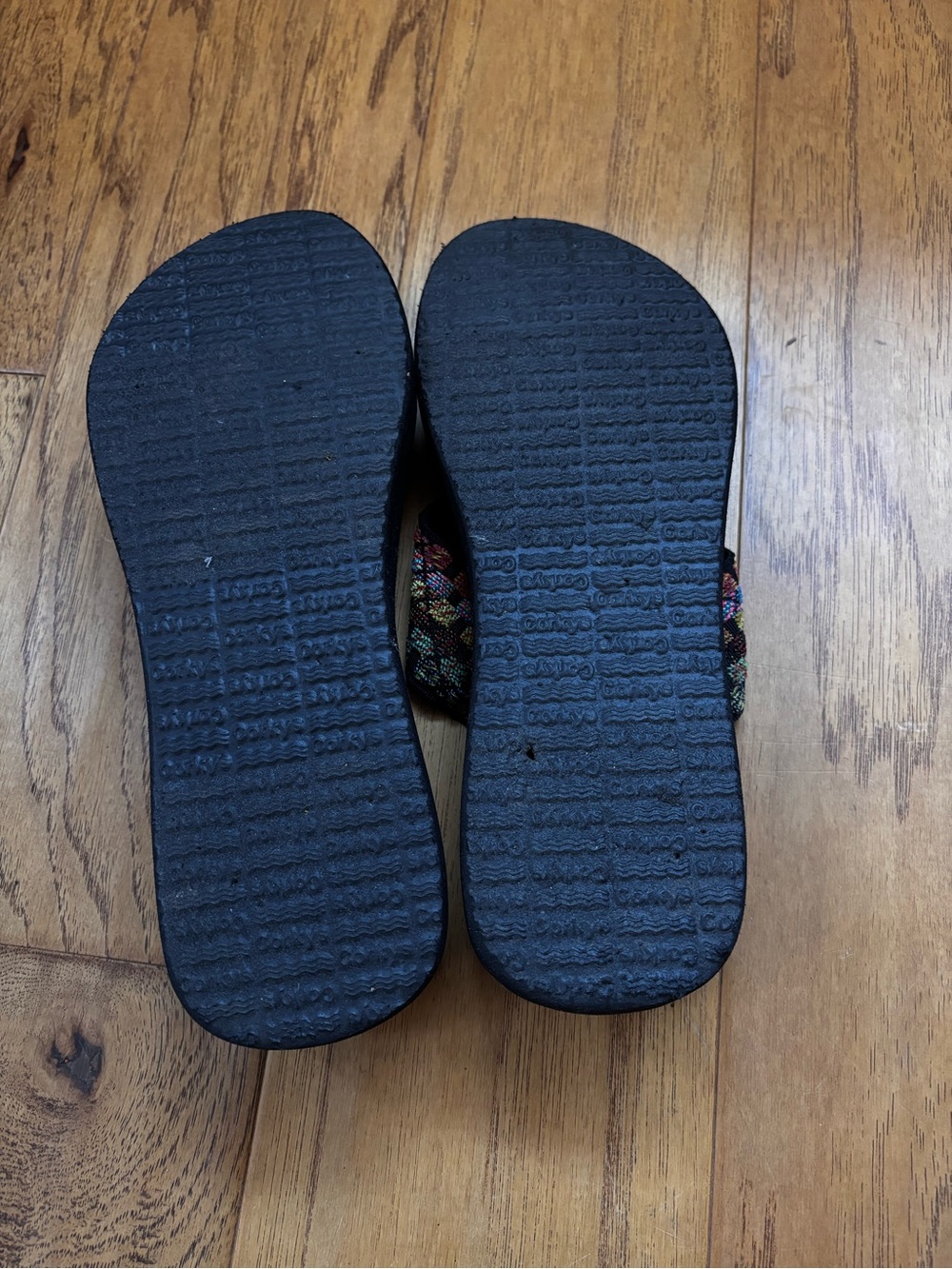 Corkys Callaway Women's Black Multicolor Woven Strap Flip Flop - Picture 4 of 5